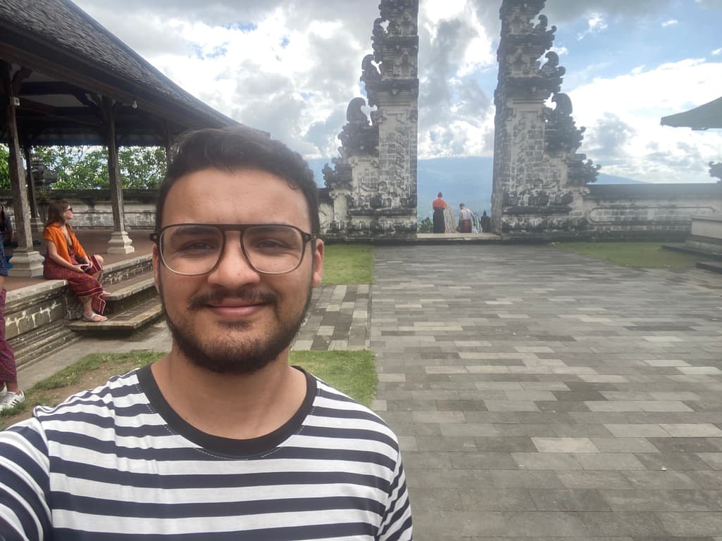 Travel selfie by Firas Balaffou, founder of Necklow